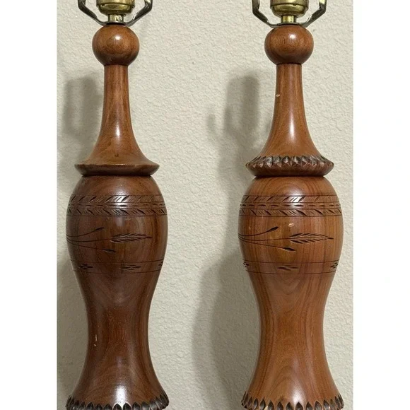 The Wood Whittler MCM Pair Lamps Hand Carved NOT TWINS 18tall Square Base Works